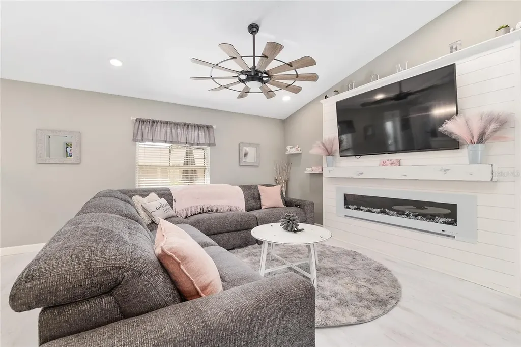 800 Crestview Circle N Wildwood FL 34785
