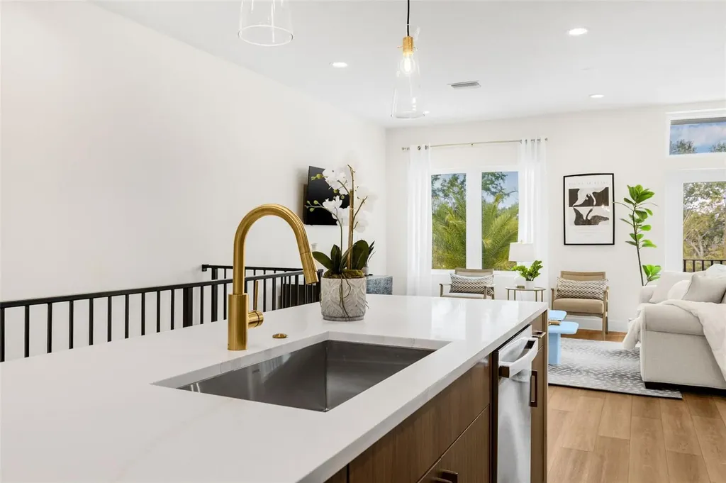 490 87th Avenue North St Petersburg FL 33702