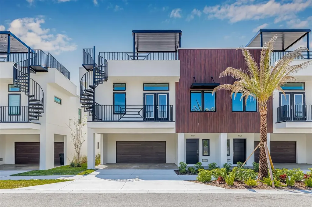 490 87th Avenue North St Petersburg FL 33702