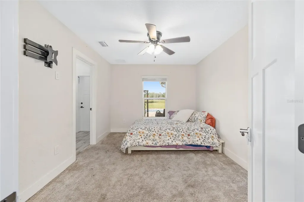 11999 County Road 223 Oxford FL 34484