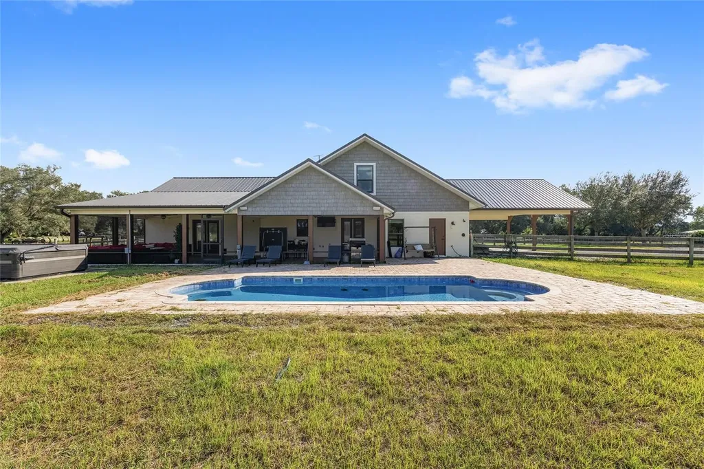 11999 County Road 223 Oxford FL 34484
