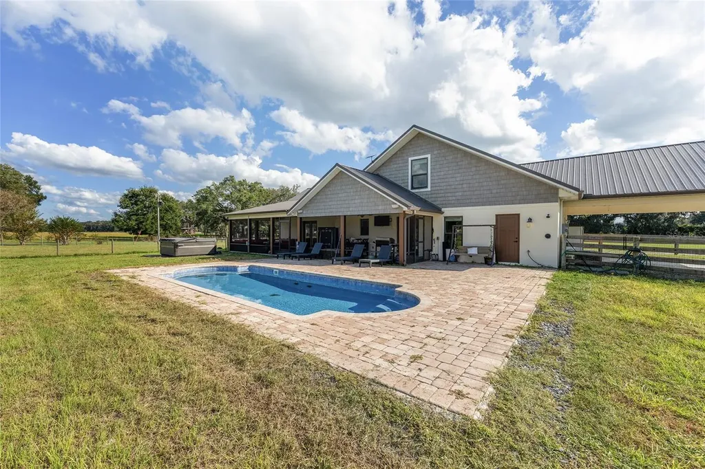 11999 County Road 223 Oxford FL 34484