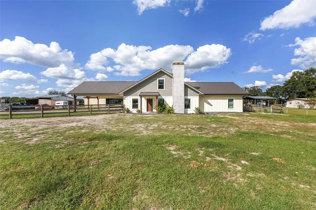 11999 County Road 223 Oxford FL 34484