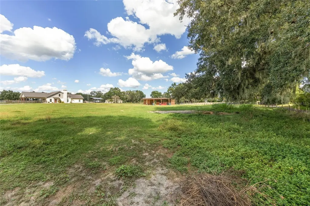 11999 County Road 223 Oxford FL 34484
