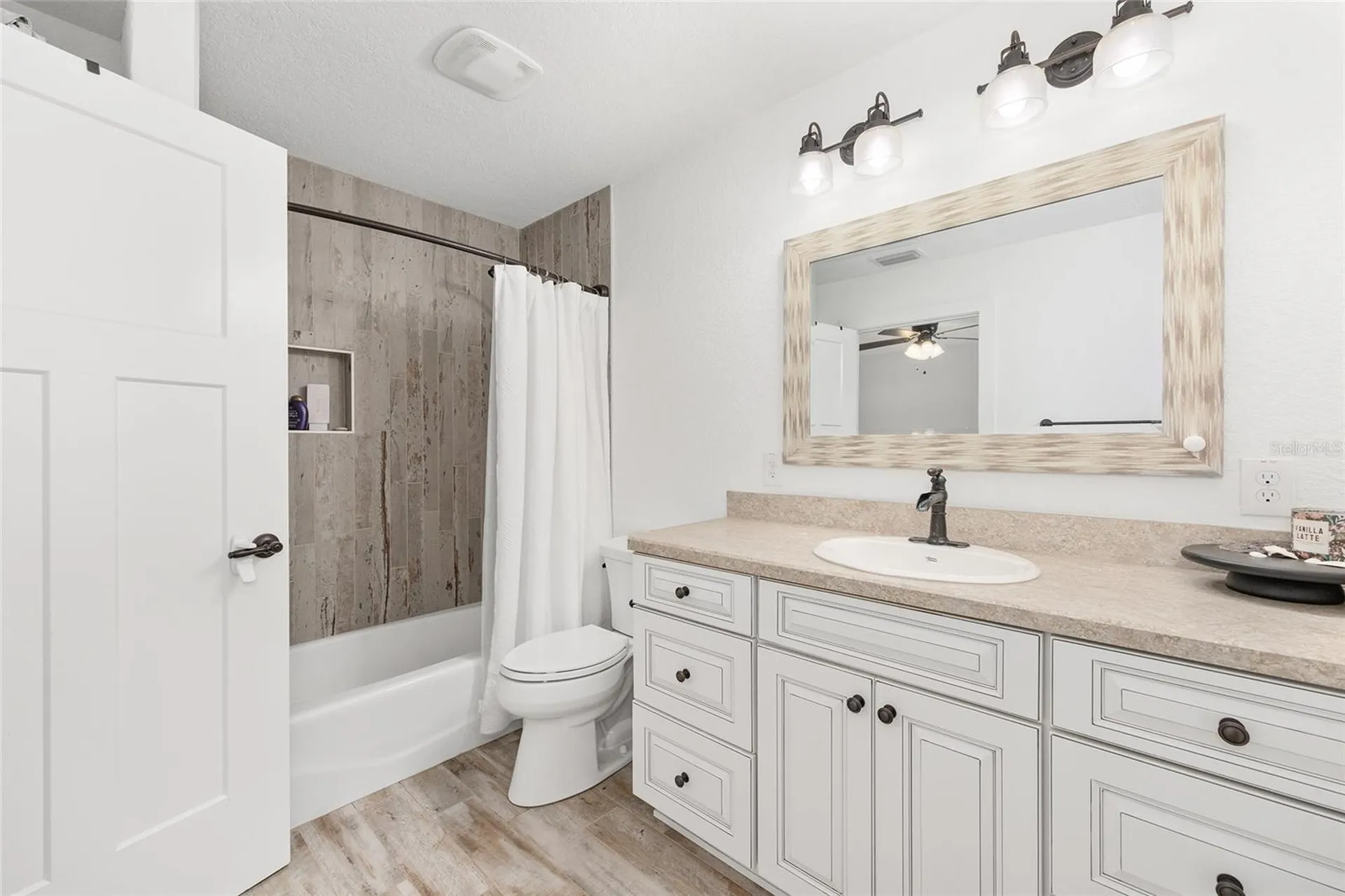 11999 County Road 223 Oxford FL 34484