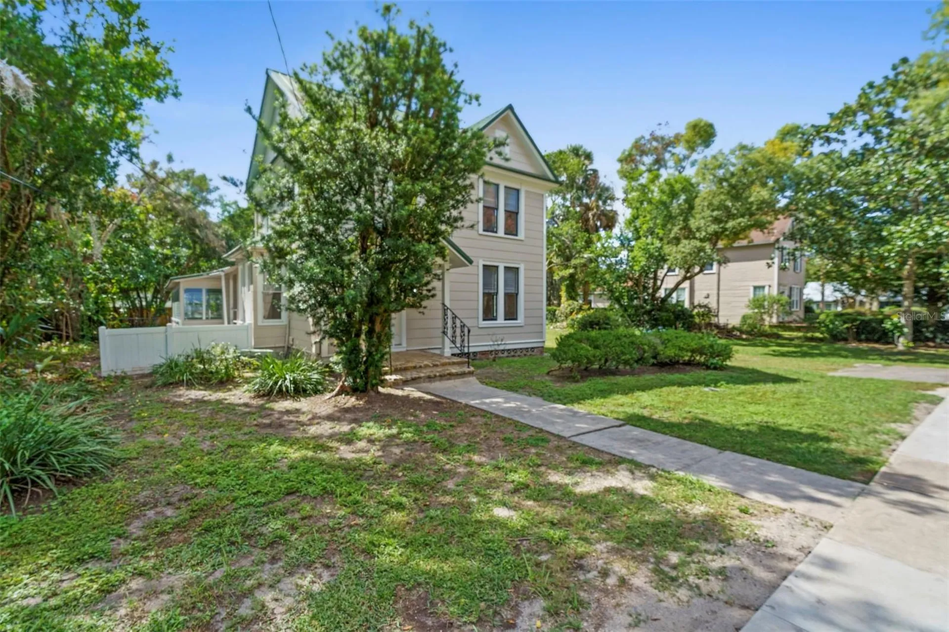 210 W University Avenue Deland FL 32720
