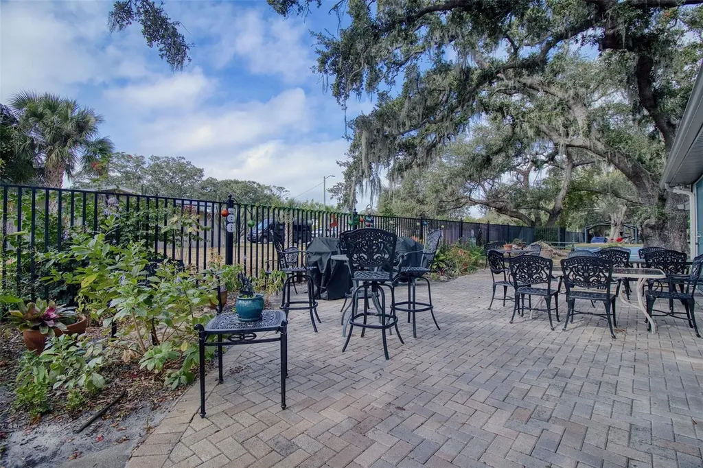 702 Lyndhurst Street Dunedin FL 34698