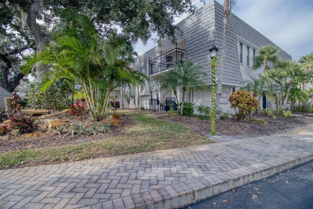702 Lyndhurst Street Dunedin FL 34698