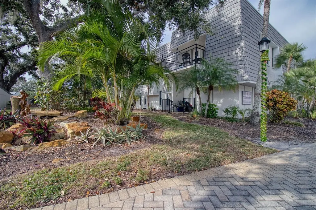 702 Lyndhurst Street Dunedin FL 34698