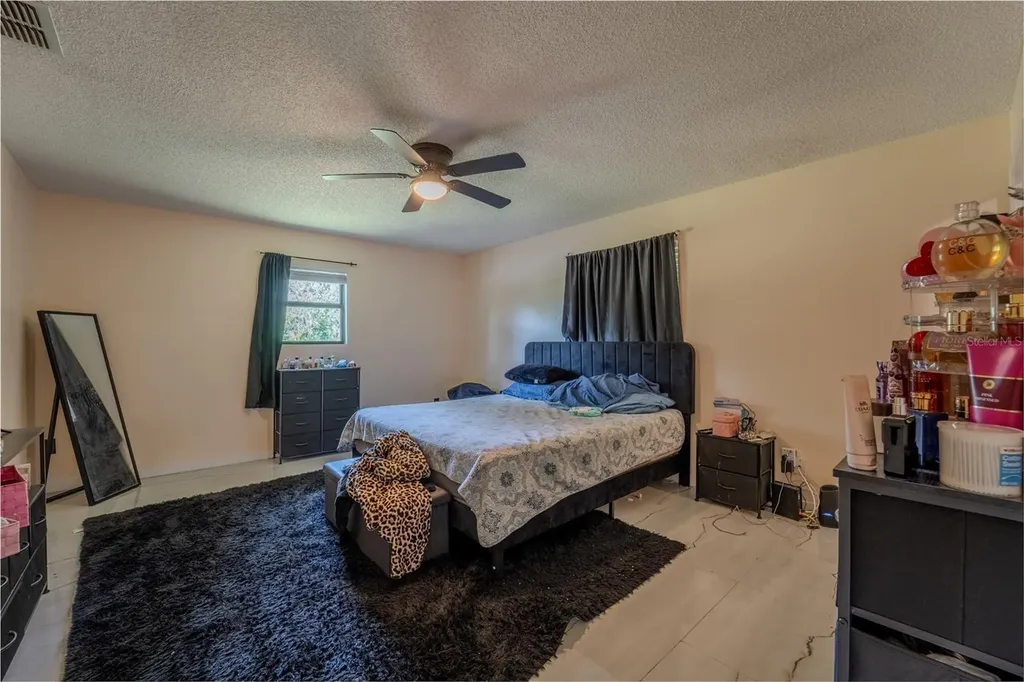 5044 College Drive Orlando FL 32811