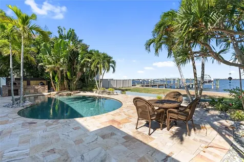 1710 Point Pleasant Avenue W Bradenton FL 34205
