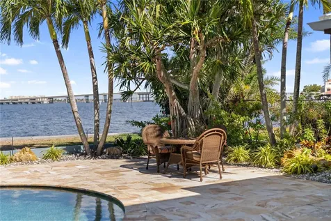 1710 Point Pleasant Avenue W Bradenton FL 34205