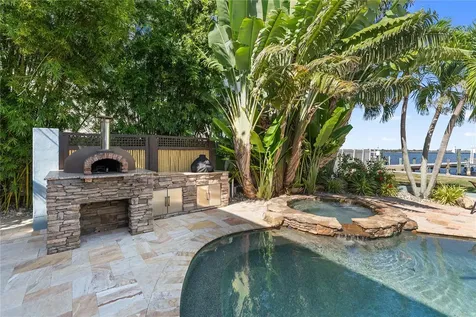 1710 Point Pleasant Avenue W Bradenton FL 34205