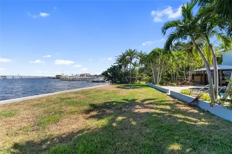 1710 Point Pleasant Avenue W Bradenton FL 34205