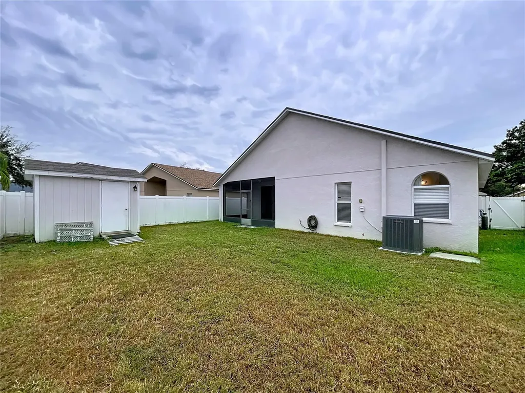 8527 Carriage Pointe Drive Gibsonton FL 33534