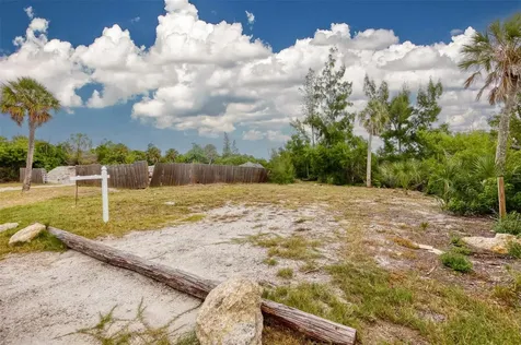 3017 Avenue C Holmes Beach FL 34217