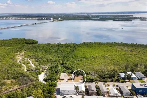3017 Avenue C Holmes Beach FL 34217