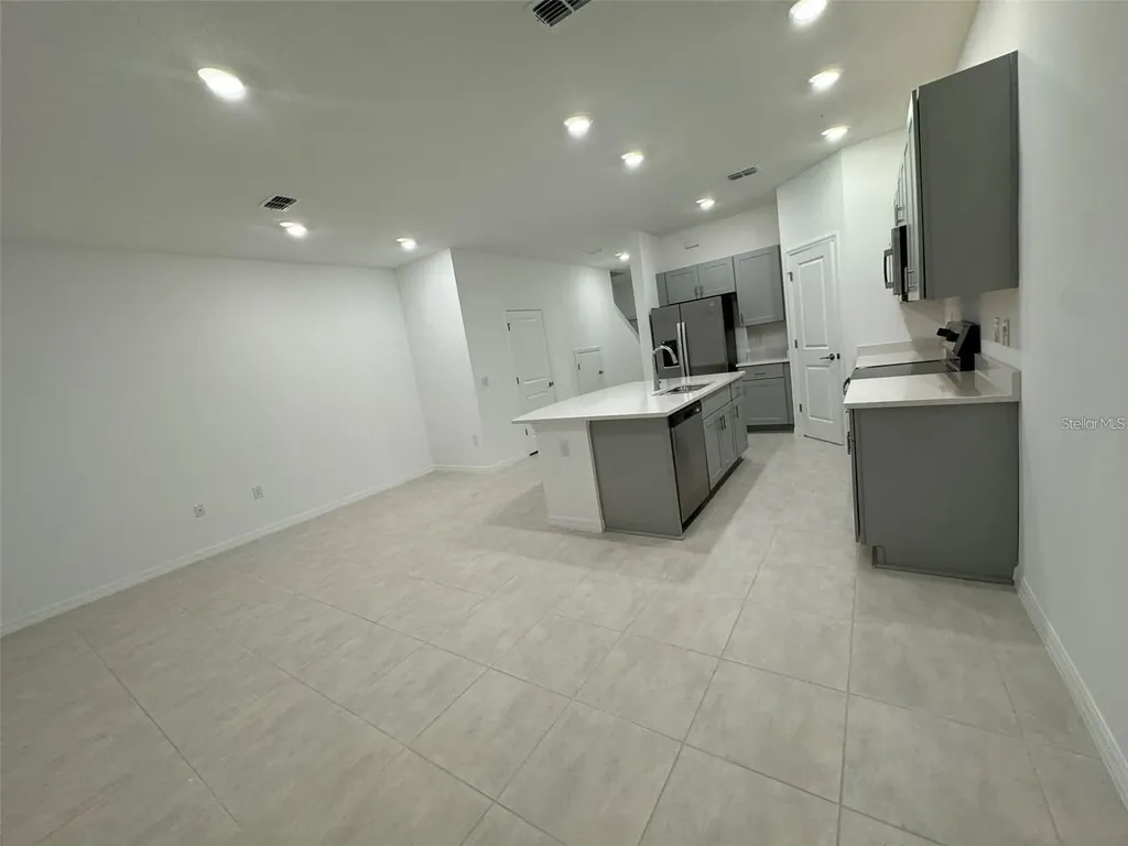 2978 Canary Avenue Davenport FL 33837