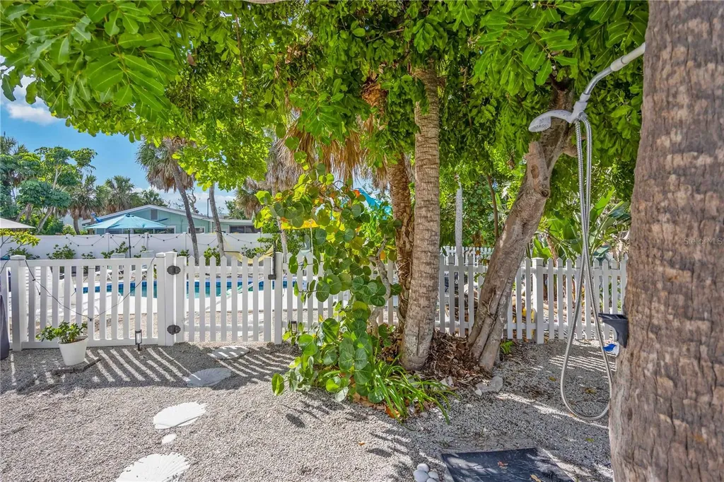 5075 N Beach Road Englewood FL 34223