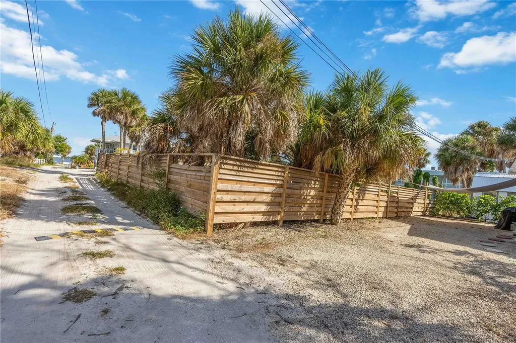 5075 N Beach Road Englewood FL 34223