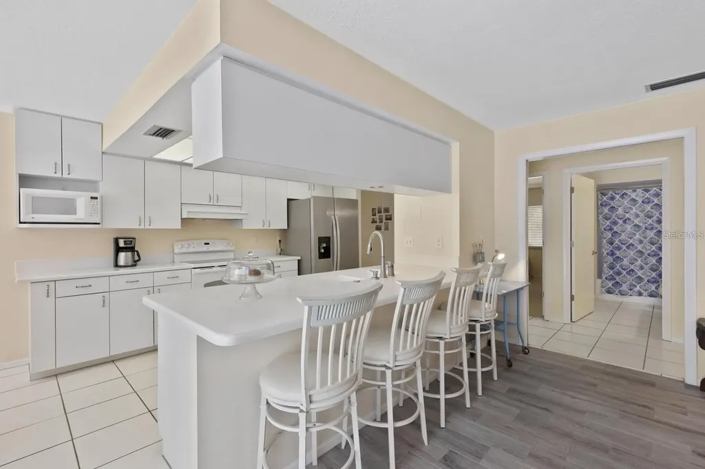 1895 Buccaneer Circle Sarasota FL 34231