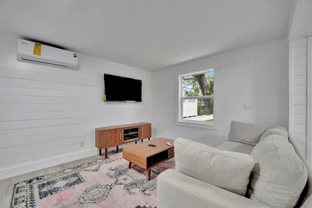 2713 4th Avenue W Bradenton FL 34205
