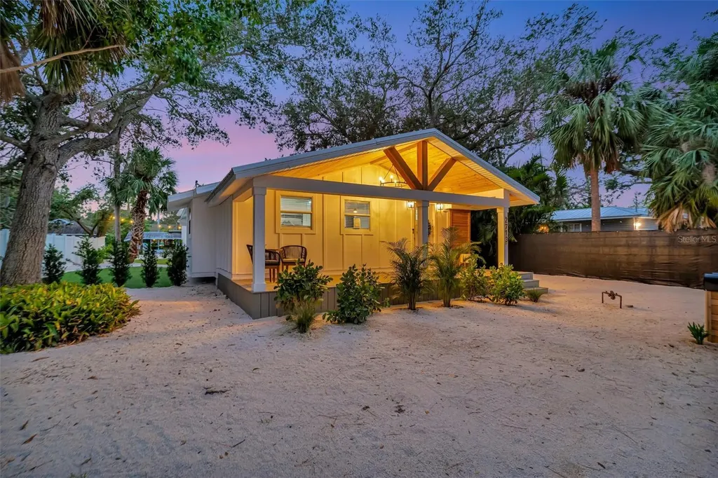 2713 4th Avenue W Bradenton FL 34205