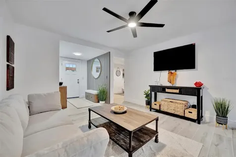 2713 4th Avenue W Bradenton FL 34205