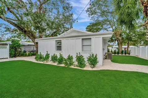 2713 4th Avenue W Bradenton FL 34205