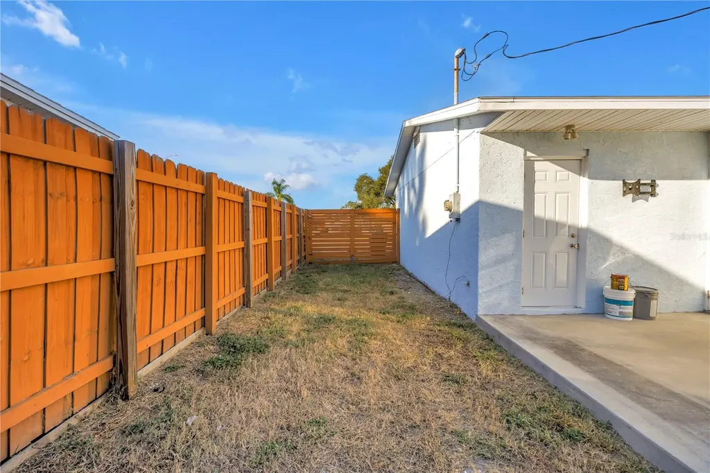 6830 35th Avenue N St Petersburg FL 33710