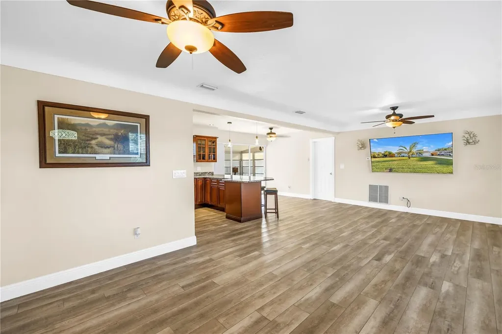 6830 35th Avenue N St Petersburg FL 33710