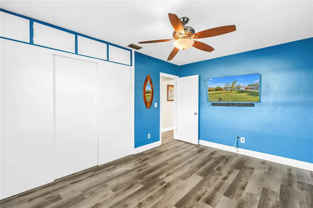 6830 35th Avenue N St Petersburg FL 33710