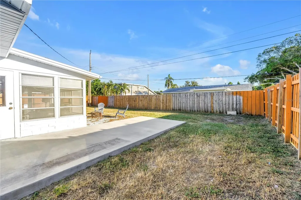 6830 35th Avenue N St Petersburg FL 33710