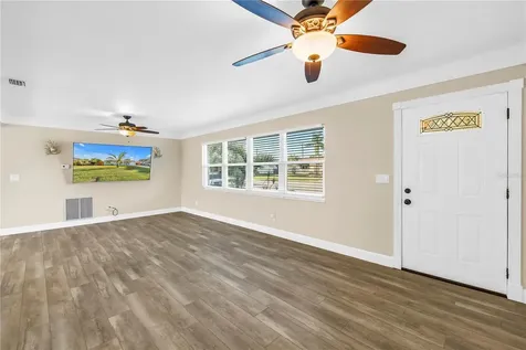 6830 35th Avenue N St Petersburg FL 33710