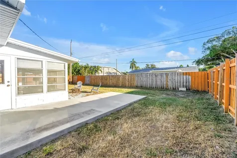 6830 35th Avenue N St Petersburg FL 33710