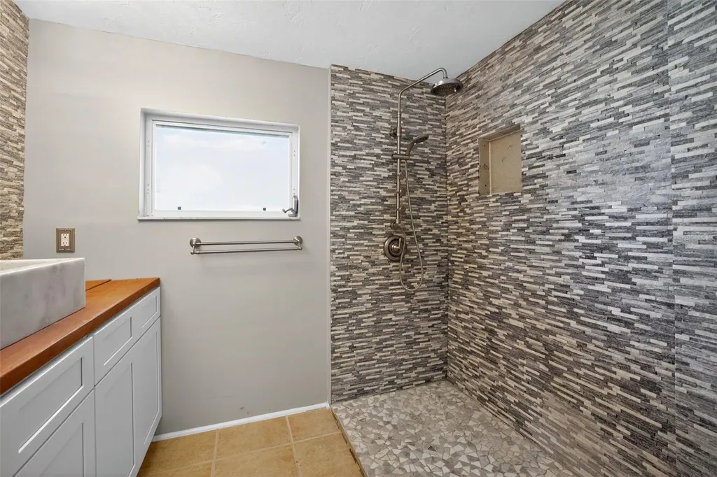 3711 Pinellas Avenue Safety Harbor FL 34695