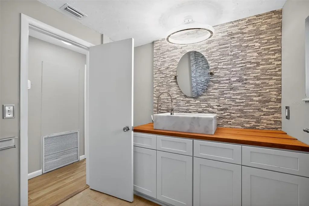 3711 Pinellas Avenue Safety Harbor FL 34695