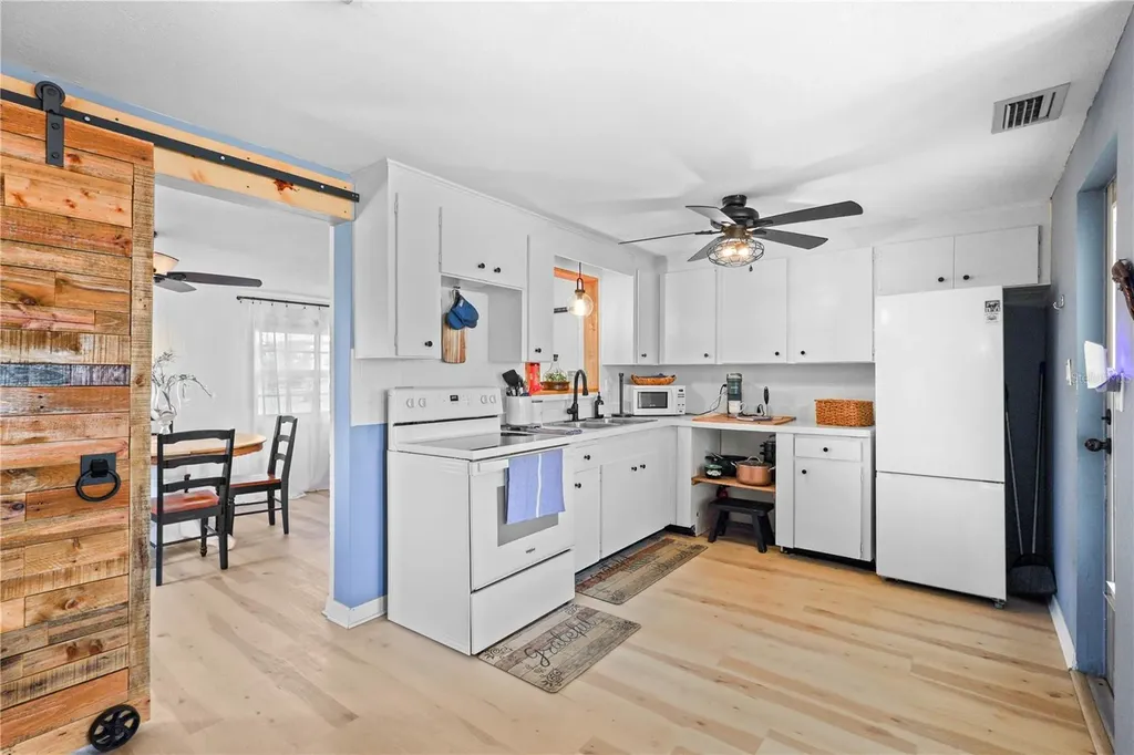 180 E Horton Avenue Englewood FL 34223
