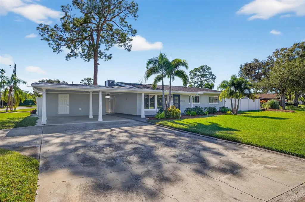 4896 Venetian Place NE St Petersburg FL 33703