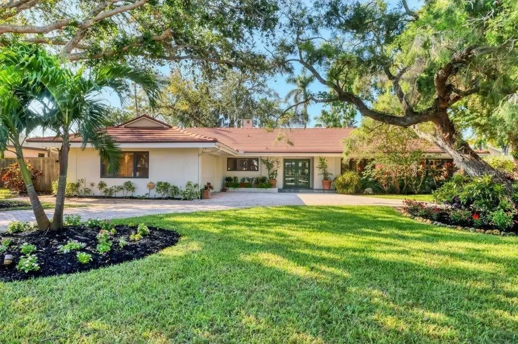 1610 S Lake Shore Drive Sarasota FL 34231