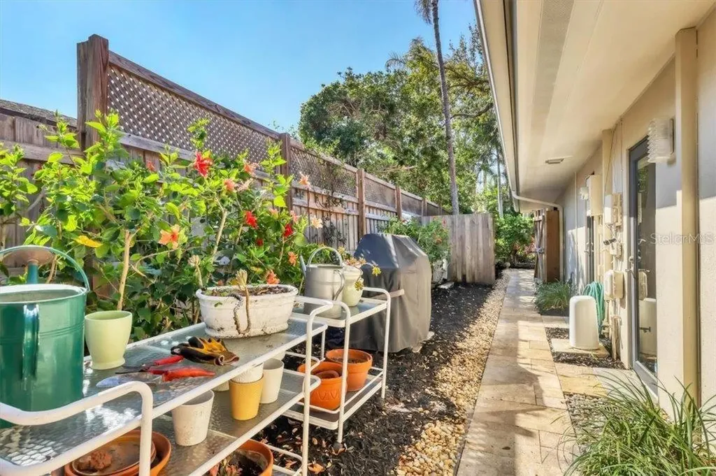 1610 S Lake Shore Drive Sarasota FL 34231