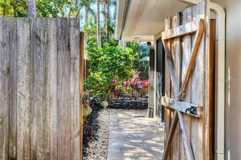 1610 S Lake Shore Drive Sarasota FL 34231