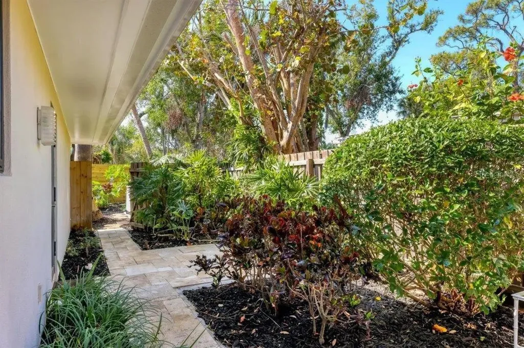 1610 S Lake Shore Drive Sarasota FL 34231
