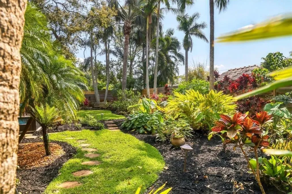 1610 S Lake Shore Drive Sarasota FL 34231