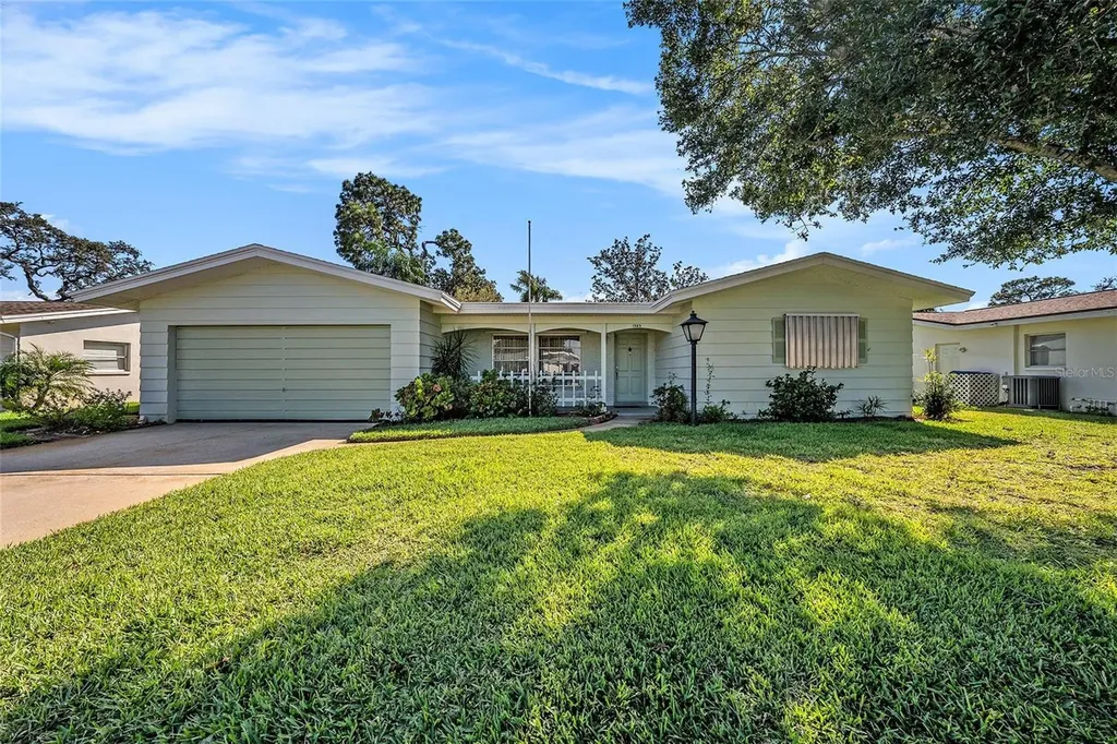 1585 Peaceful Lane N Clearwater FL 33756