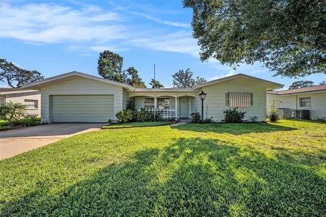 1585 Peaceful Lane N Clearwater FL 33756