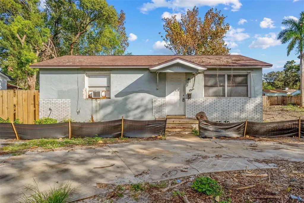 2733 34th Avenue N St Petersburg FL 33713