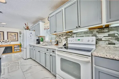 2471 Park Avenue Indian Lake Estates FL 33855