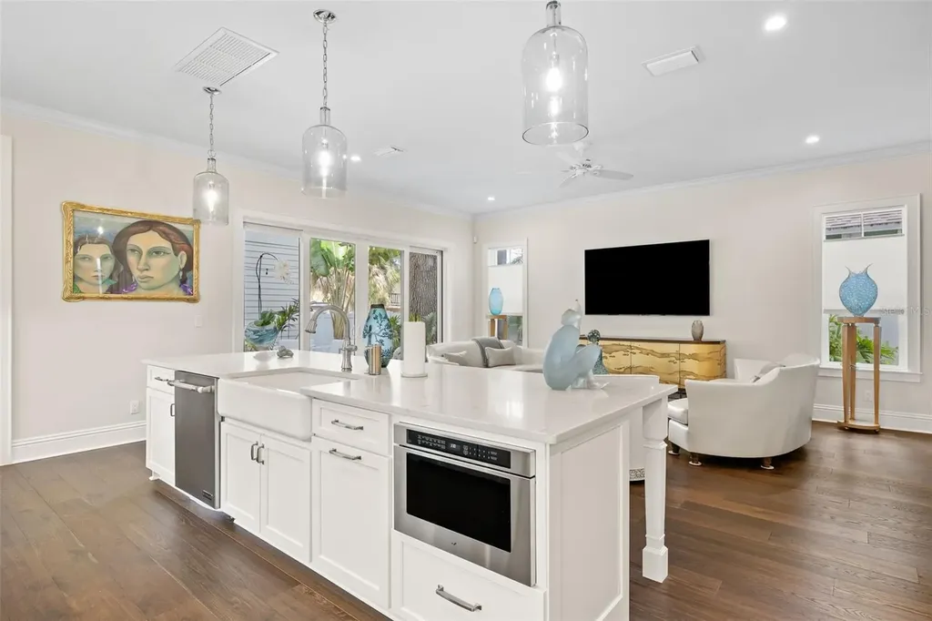 319 12th Avenue NE St Petersburg FL 33701