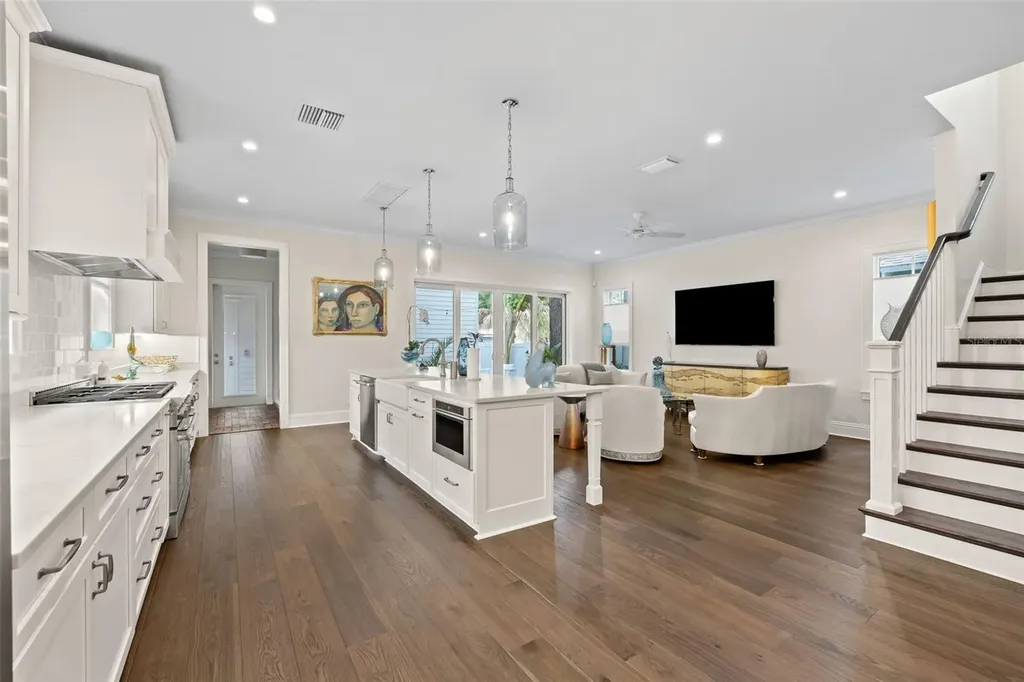 319 12th Avenue NE St Petersburg FL 33701